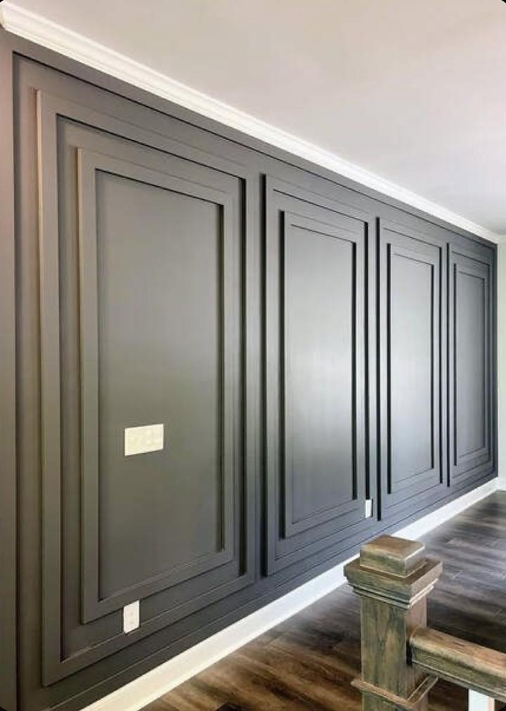 Dinning room featured accent wall
